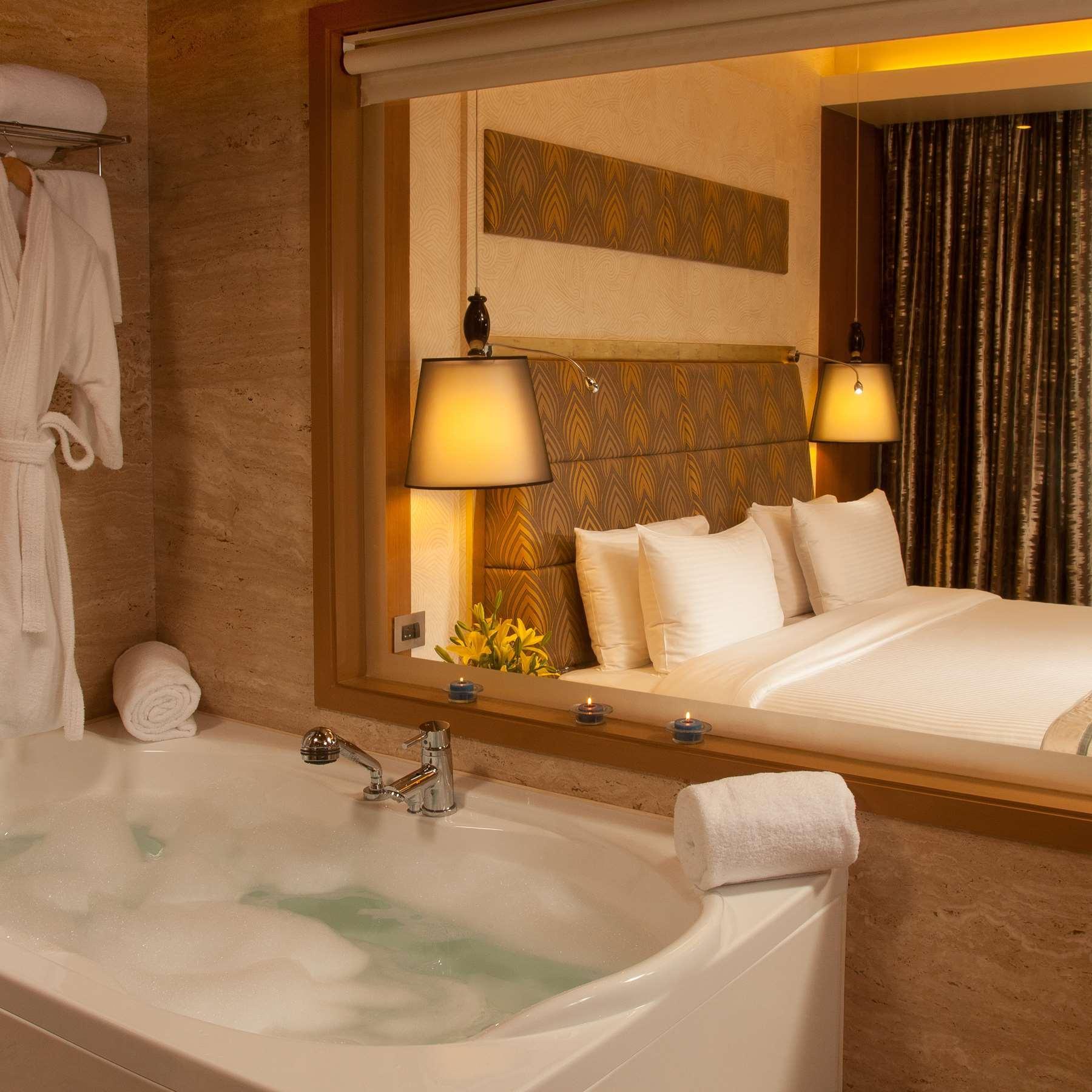 Radisson Blu Hotel, Нагпур Экстерьер фото